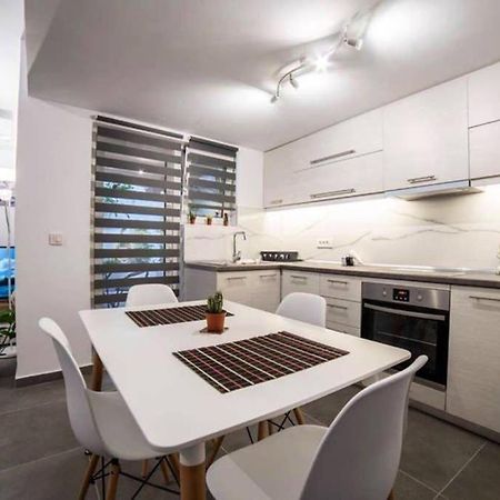 Apartamento Brand New Aprt With Backyard In Lycabettus Hill ! Atenas Exterior foto