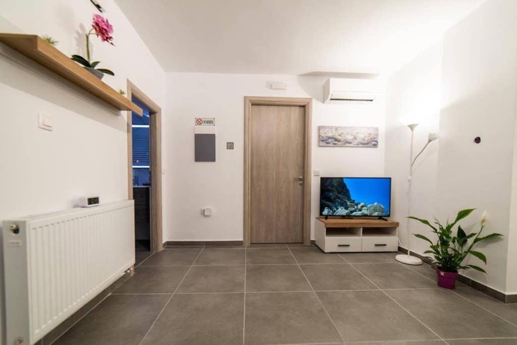 Apartamento Brand New Aprt With Backyard In Lycabettus Hill ! Atenas Exterior foto