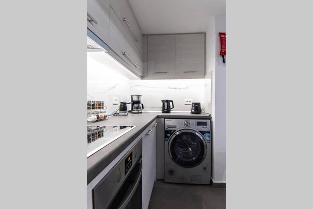 Apartamento Brand New Aprt With Backyard In Lycabettus Hill ! Atenas Exterior foto