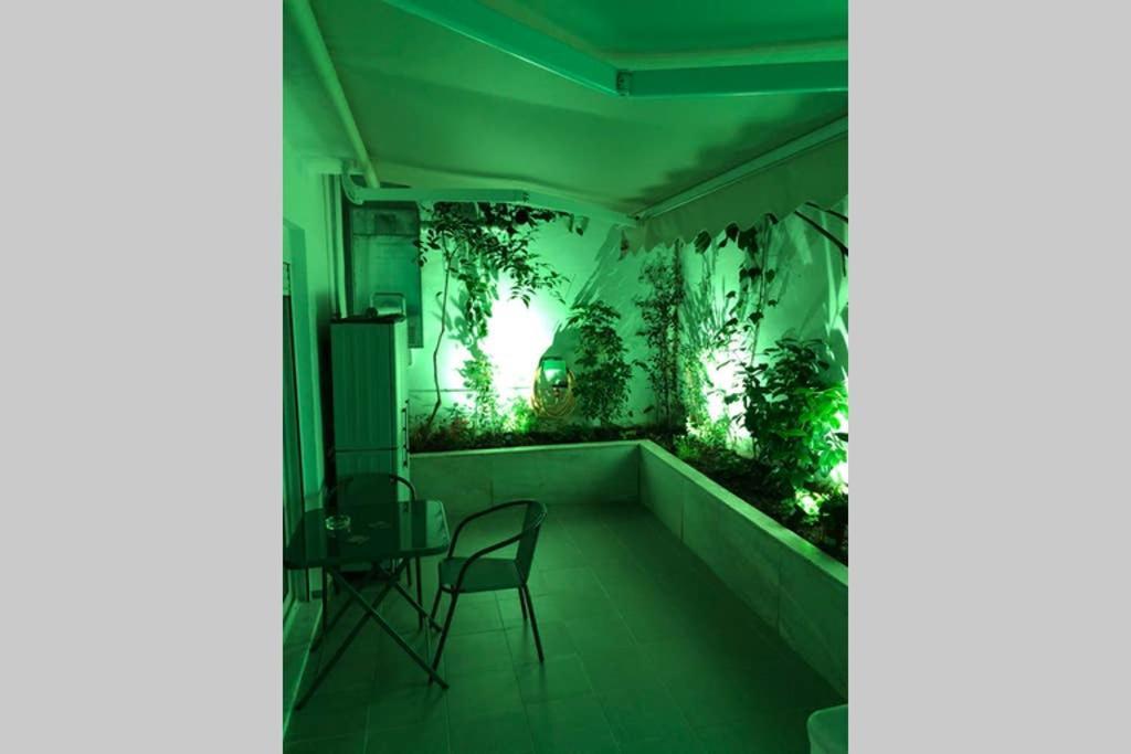 Apartamento Brand New Aprt With Backyard In Lycabettus Hill ! Atenas Exterior foto