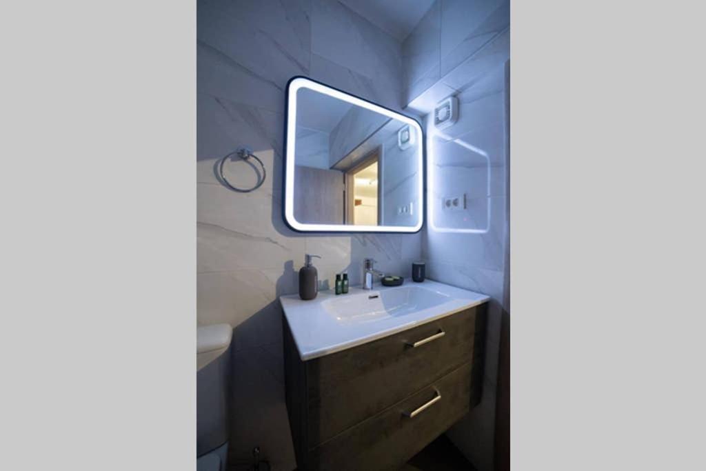 Apartamento Brand New Aprt With Backyard In Lycabettus Hill ! Atenas Exterior foto