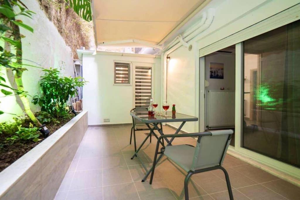 Apartamento Brand New Aprt With Backyard In Lycabettus Hill ! Atenas Exterior foto
