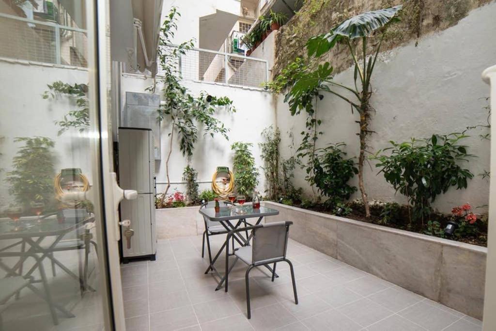 Apartamento Brand New Aprt With Backyard In Lycabettus Hill ! Atenas Exterior foto