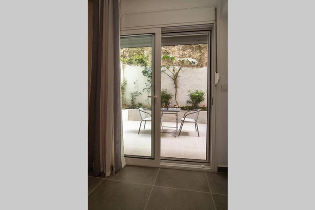 Apartamento Brand New Aprt With Backyard In Lycabettus Hill ! Atenas Exterior foto