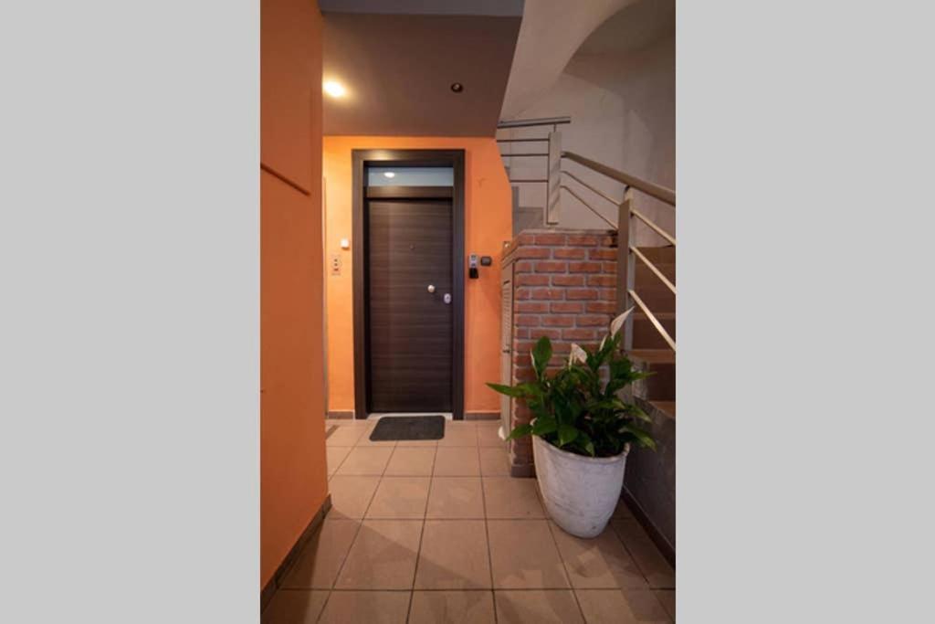 Apartamento Brand New Aprt With Backyard In Lycabettus Hill ! Atenas Exterior foto