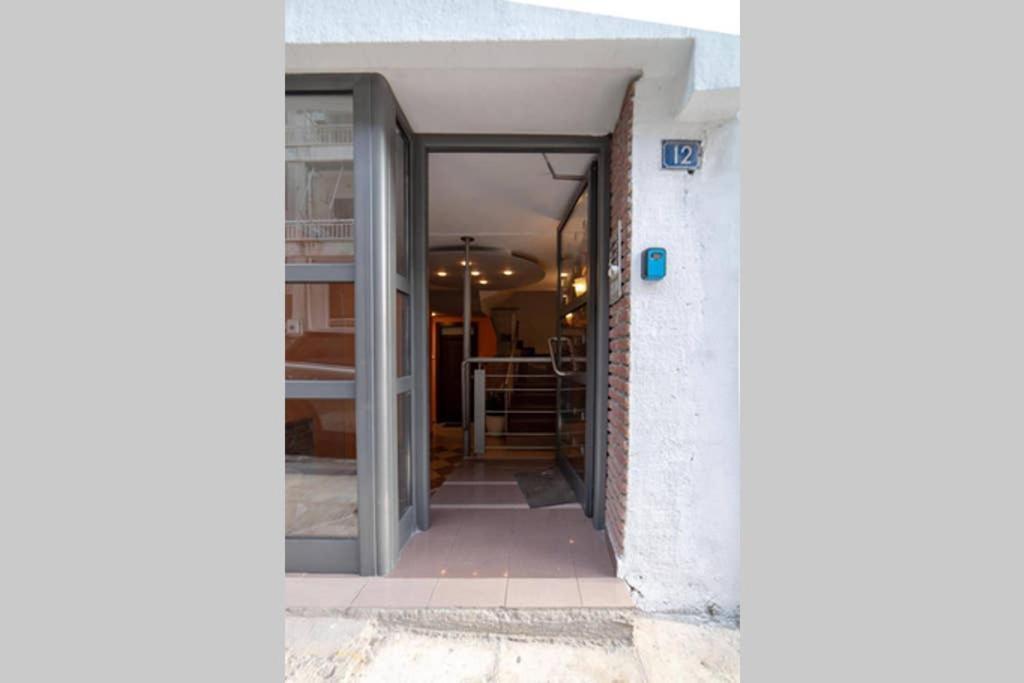Apartamento Brand New Aprt With Backyard In Lycabettus Hill ! Atenas Exterior foto